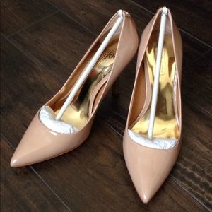 Coach Leather Pumps (Size 6)